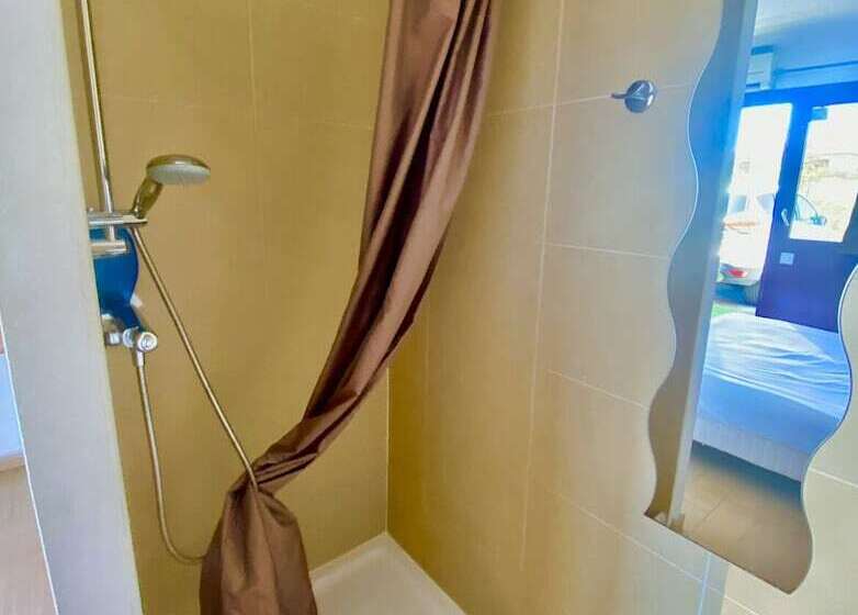 Номер Стандарт, Hôtel Acajou