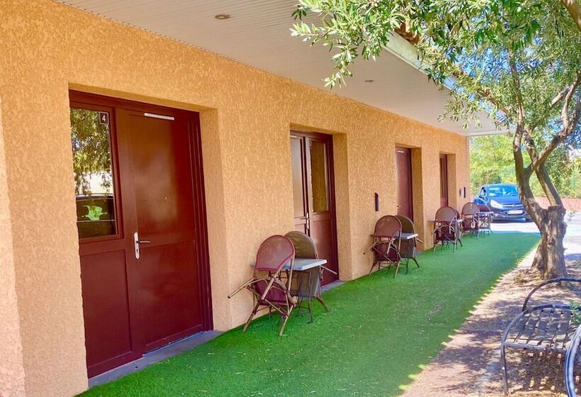 Номер Стандарт, Hôtel Acajou