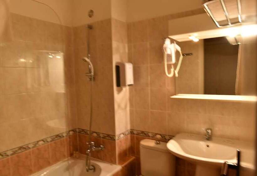 Номер Стандарт, Hôtel Le Claridge