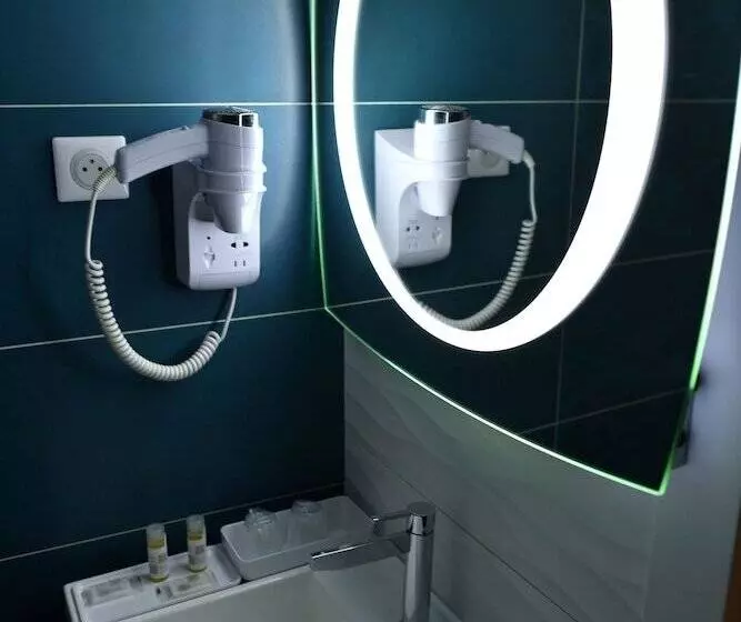 スーペリアトリプルルーム, Hôtel Le Claridge