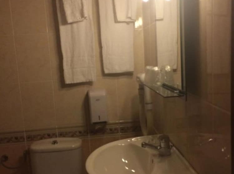 スーペリアトリプルルーム, Hôtel Le Claridge