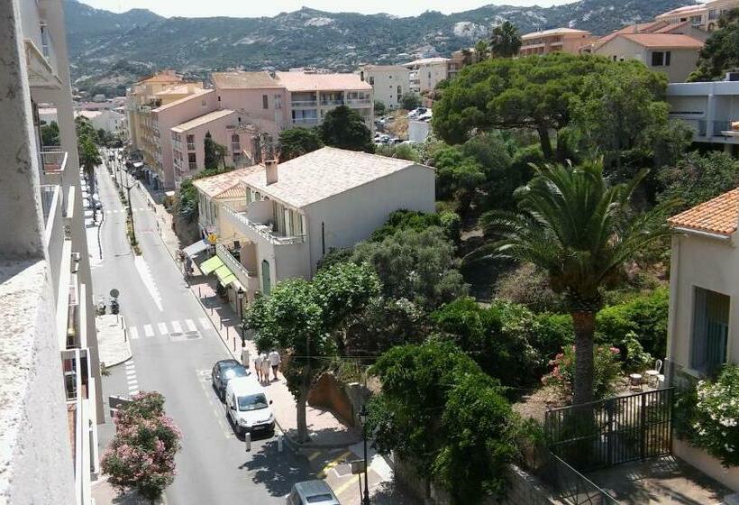 اتاق استاندارد با بالکن, Le Rocher