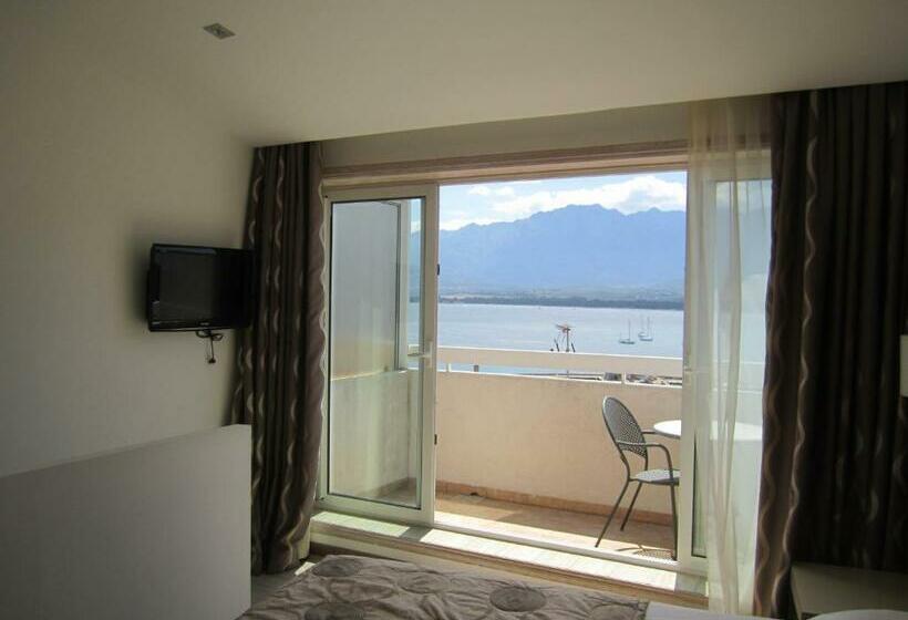 اتاق دوبلکس, Le Rocher