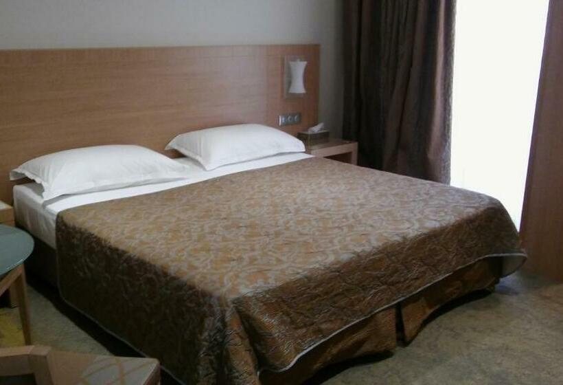 اتاق استاندارد با بالکن, Le Rocher