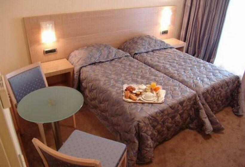 اتاق استاندارد با بالکن, Le Rocher