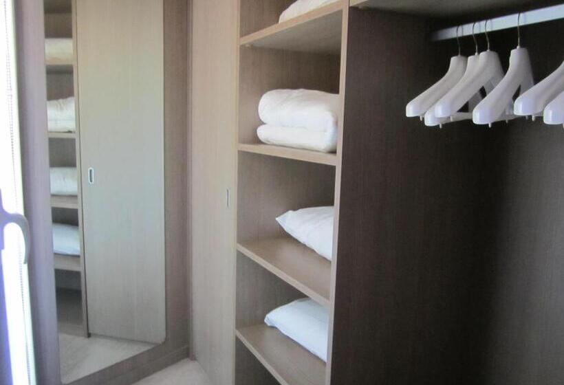 اتاق استاندارد با بالکن, Le Rocher