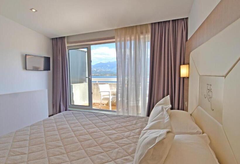 اتاق دوبلکس, Le Rocher