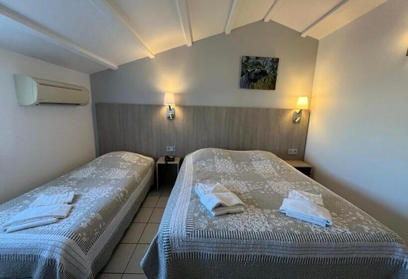 标准三人间, Les Arcades