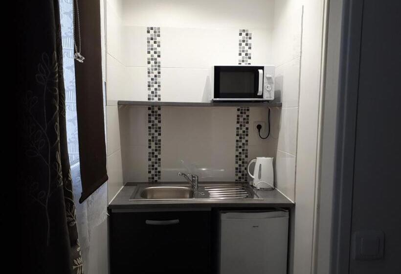 Студия Стандарт, Hôtel Résidence Champerret