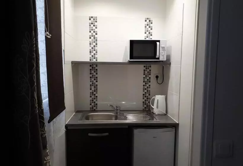 استودیوی استاندارد, Hôtel Résidence Champerret
