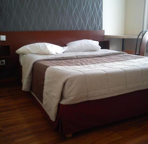 إستوديو قياسى, Hôtel Résidence Champerret