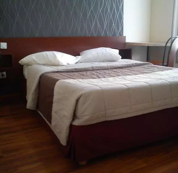 استودیوی استاندارد, Hôtel Résidence Champerret