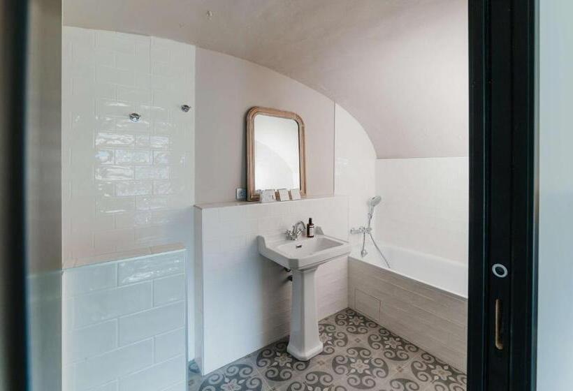 带大床的豪华间, La Robeyere; Bw Signature Collection