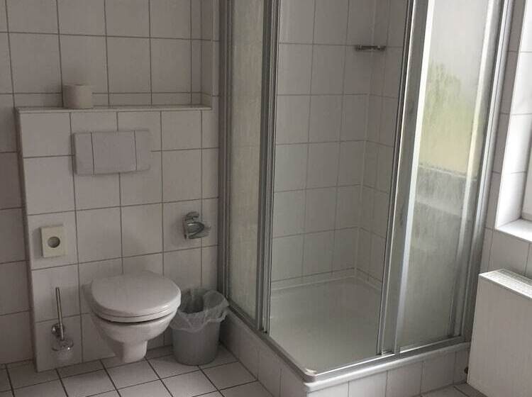 شقة غرفتين, Pension Teutonia