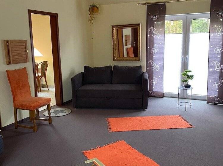 شقة غرفة واحدة, Pension Teutonia