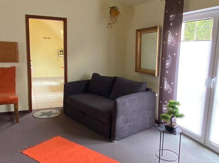 شقة غرفة واحدة, Pension Teutonia