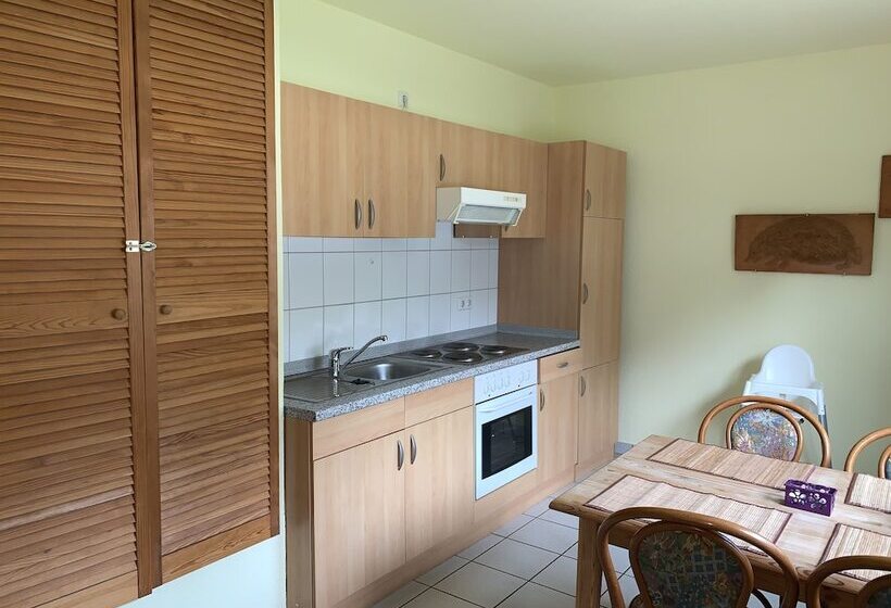 شقة غرفتين, Pension Teutonia