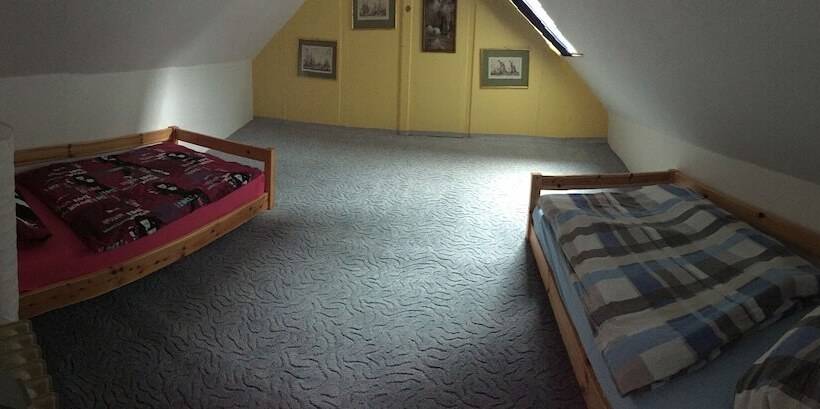 شقة غرفتين, Pension Teutonia