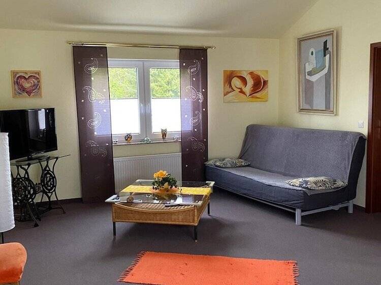 شقة غرفة واحدة, Pension Teutonia