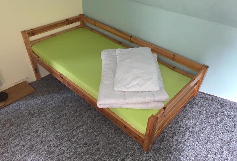 شقة غرفتين, Pension Teutonia