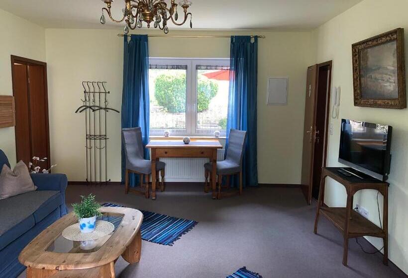 شقة غرفتين, Pension Teutonia