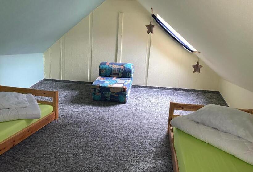 شقة غرفتين, Pension Teutonia