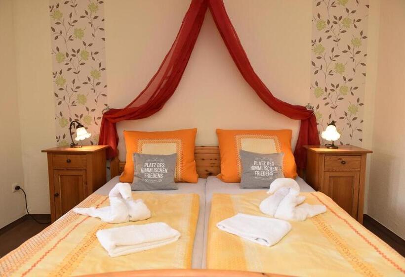 غرفة قياسية ثلاثية, Pension Teutonia