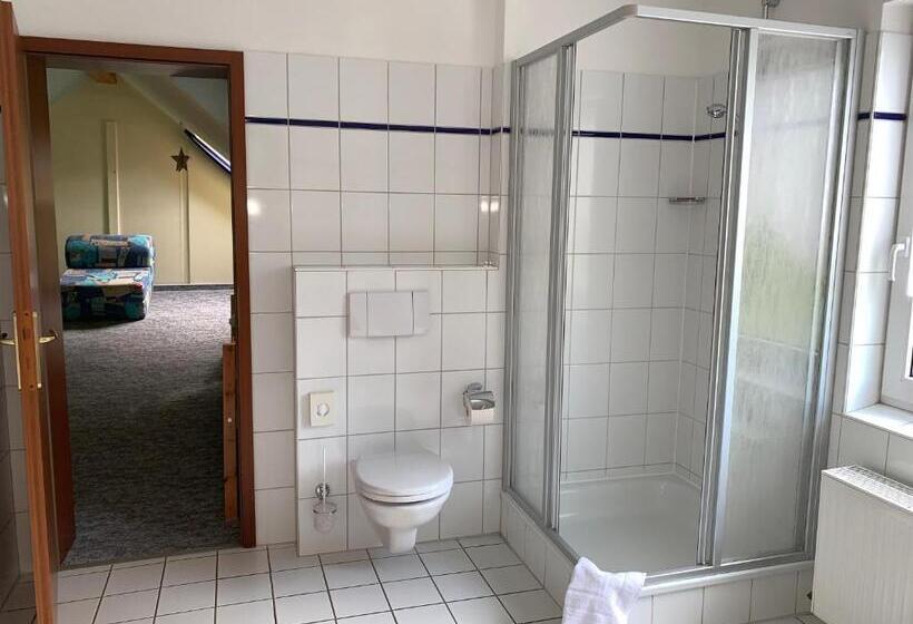 شقة غرفتين, Pension Teutonia