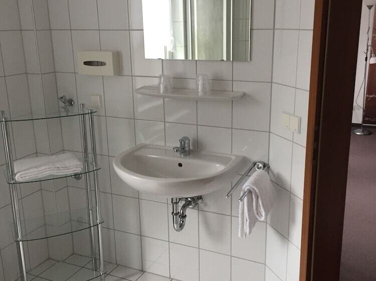 شقة غرفتين, Pension Teutonia