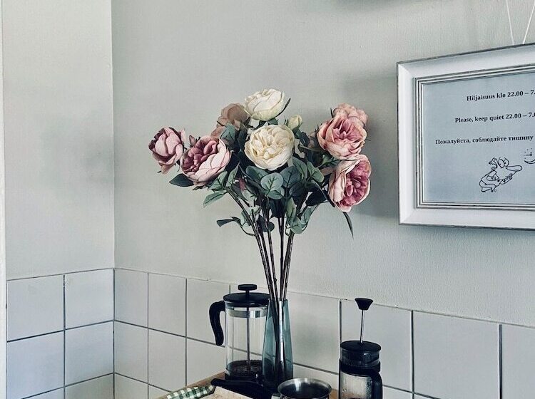 标准三人间共用浴室, Senate