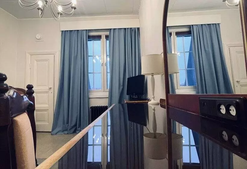 Standard Yhden Hengen Huone Jaettu Kylpyhuone, Senate