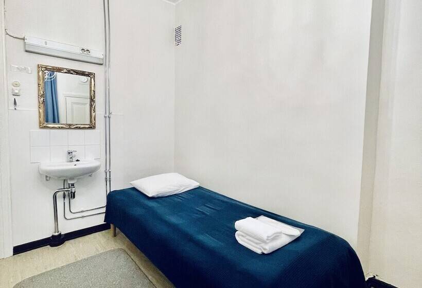 标准单人间共用浴室, Senate