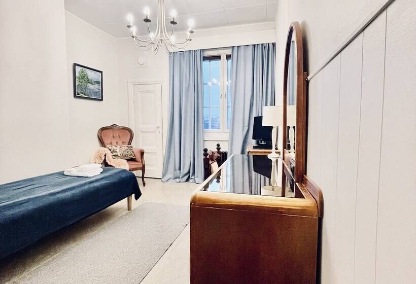 标准单人间共用浴室, Senate