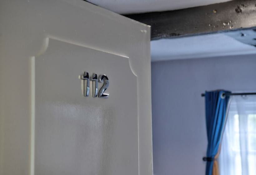 غرفة قياسية, The Bridge