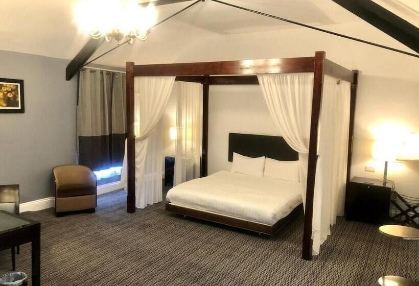 غرفة سوبيريور, The Bridge