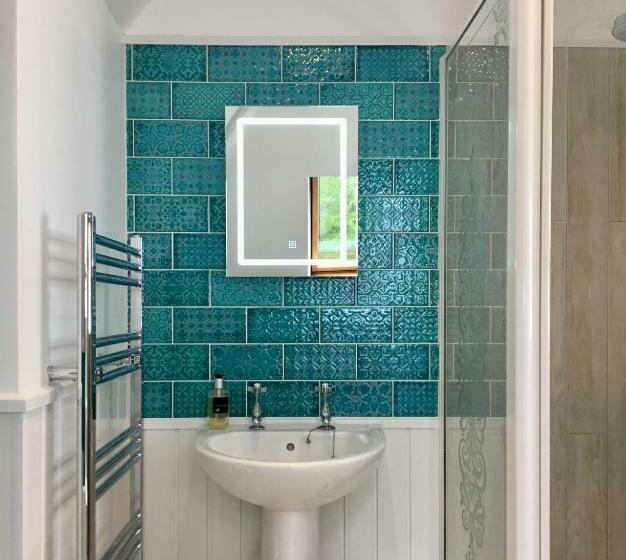 سوییت خانوادگی, The Charterhouse