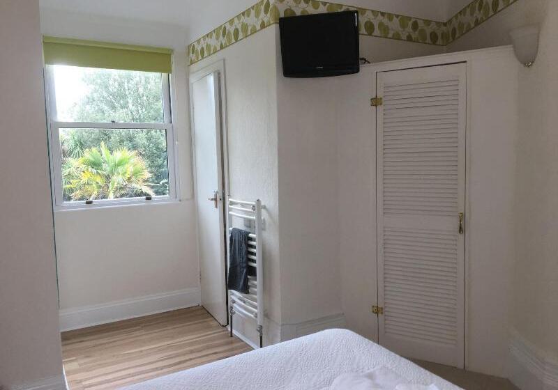 اتاق استاندارد, The Charterhouse