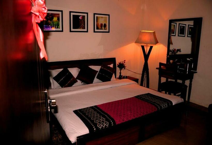 Номер Deluxe, The Eden Hotel Near Okhla