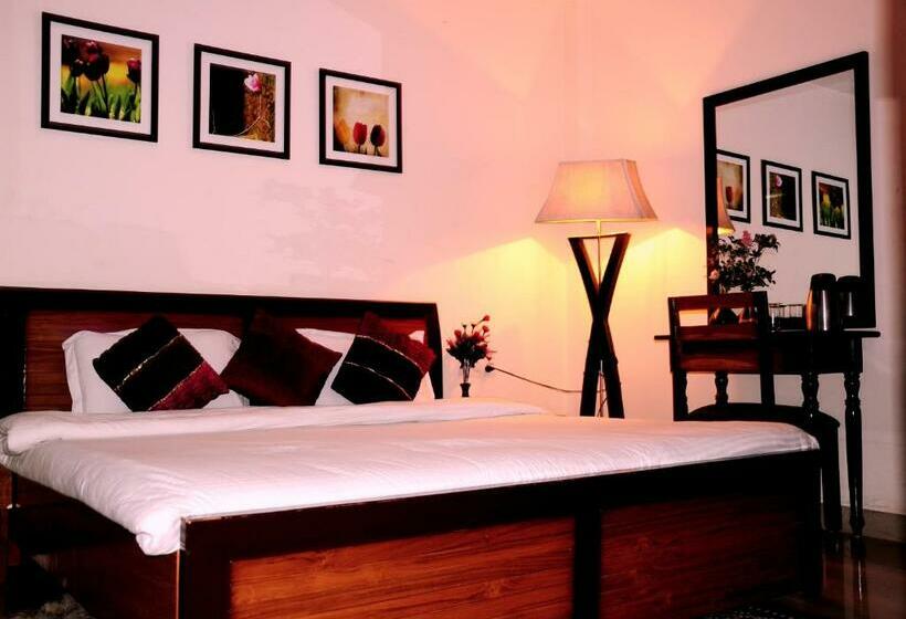 Номер Deluxe, The Eden Hotel Near Okhla