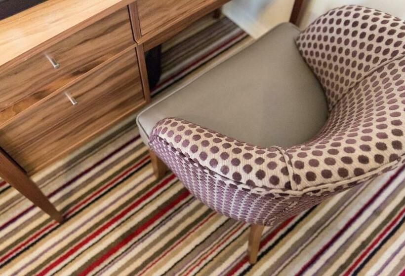 חדר סטנדרט, The Resolution