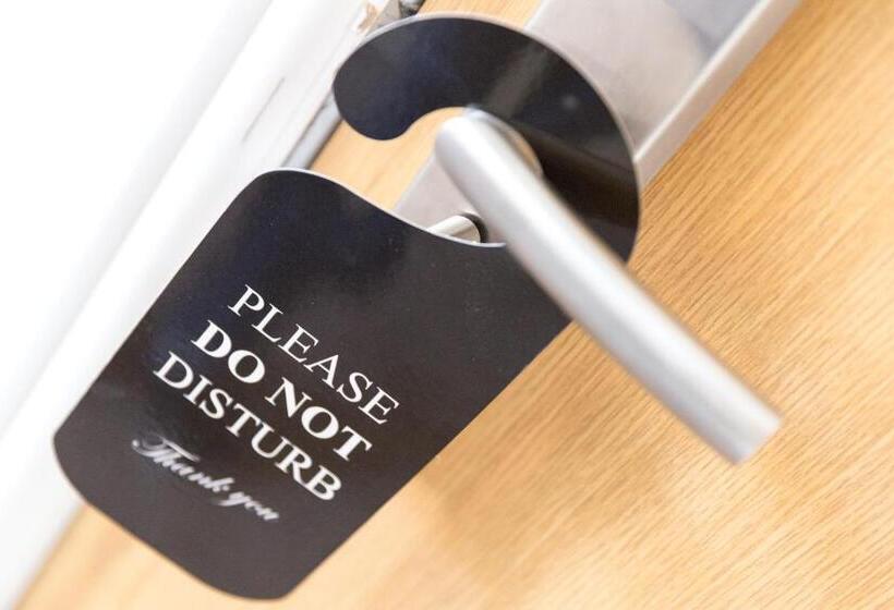 חדר סטנדרט, The Resolution