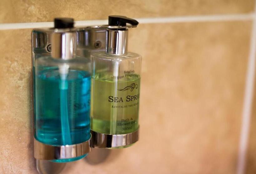 חדר סטנדרט עם נוף, The Resolution