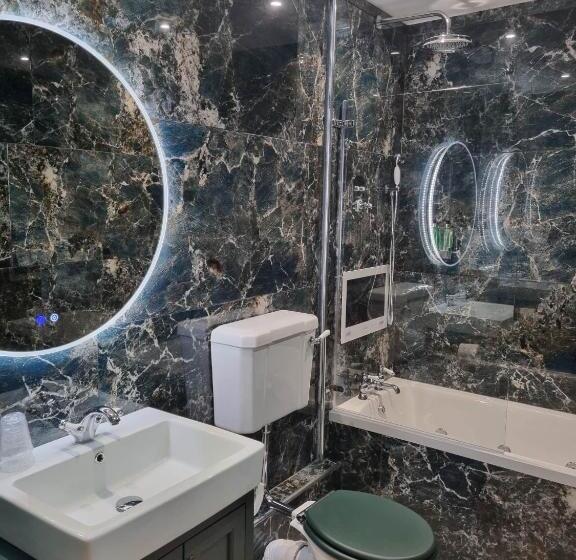 חדר סטנדרט, The Resolution