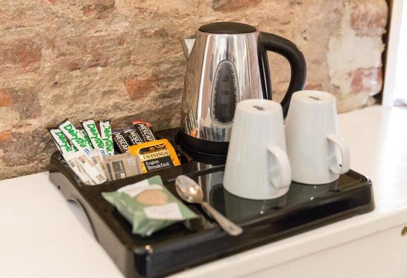 חדר סטנדרט עם מיטת קינג, The Resolution