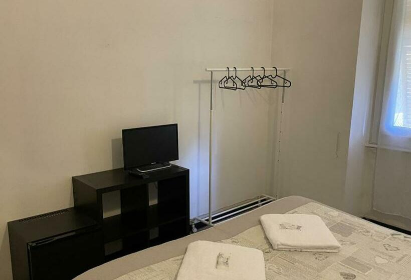 Standard Szoba, Albergo Novecento