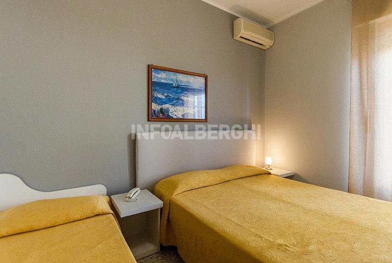 标准间, Antonella