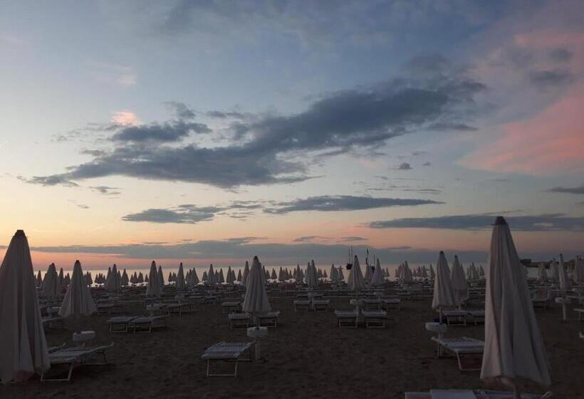 חדר סופריור יחיד נוף לים, Astoria