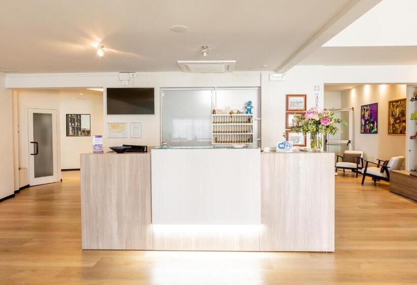 חדר סופריור לשלושה עם נוף לים, Astoria