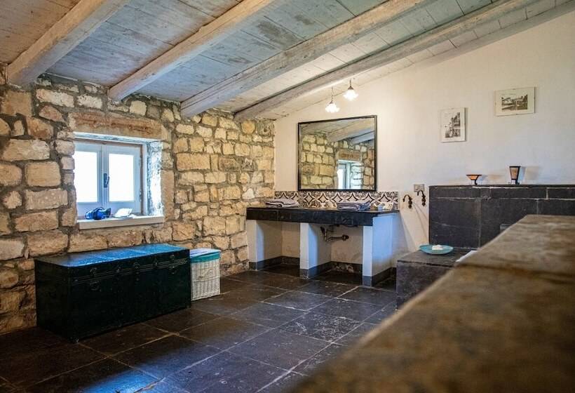 Номер Deluxe, Case Brizza