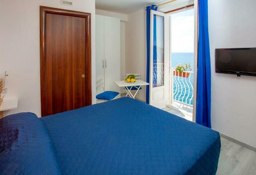 חדר סטנדרט נוף לים עם מרפסת, Donna Giulia